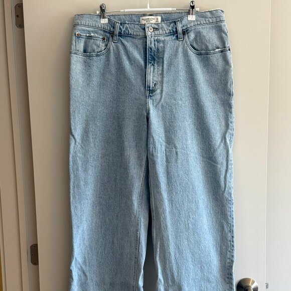 Abercrombie High Rise 90s Relaxed Jeans, Light Wash - Picture 1 of 4